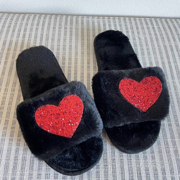 Fuzzy Open Toe Slippers With Red Glitter Heart in Black & Pink - Picture 6 of 7